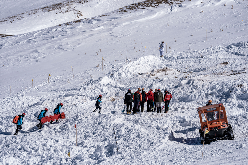 <p>Tatbikatta, 9 AFAD İl Müdürlüğünün yanı sıra jandarma, sağlık, belediye ve diğer kamu kurum ile kuruluşların arama kurtarma ekiplerinden 833 personel, 161 araç, 4 helikopter, 1 İHA, 8 dron ve 2 K9 dedektör köpek timi görev aldı.</p>