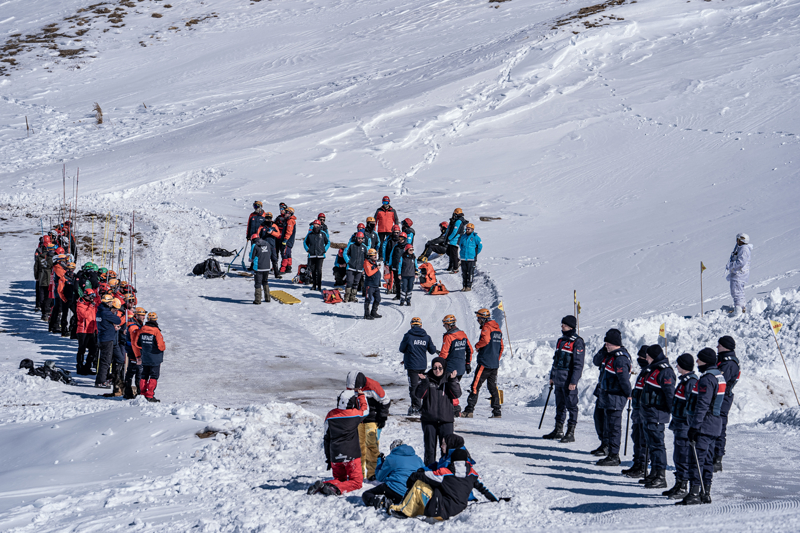 <p>Tatbikatta, yaşanabilecek her tür ve ölçekte afet ile acil durumlara etkin müdahale için EİT'e üye ülkeler arasında tecrübe ve deneyim paylaşımı yapıldı.</p>