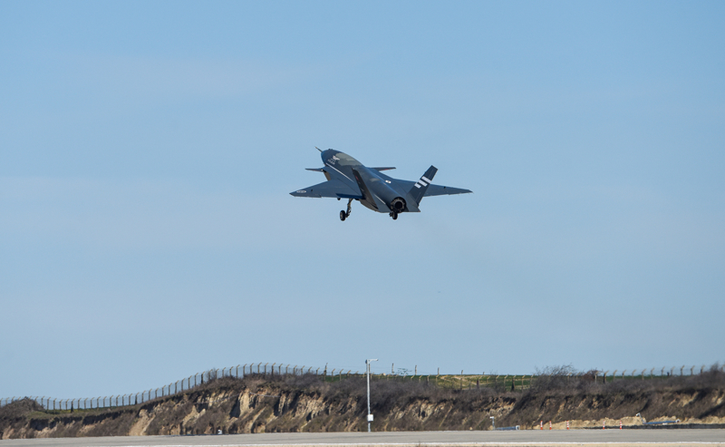 <p>Başlangıçtan bugüne tüm projelerini öz kaynakları ile yürüten Baykar, 2003 yılındaki İHA AR-GE sürecinin başlangıcından itibaren tüm gelirlerinin yüzde 83'ünü ihracattan elde etti.</p>