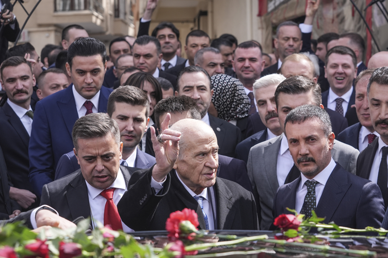 <p><font size="4"><b>İşte Bahçeli'den ilk kareler; </b></font></p>