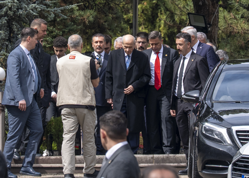 <p>Tıbbi operasyonla şubat ayında kalp kapağı değiştirilen MHP Genel Başkanı Bahçeli, operasyonun ardından yaklaşık 2 ay sonra mesaisine başladı.</p>