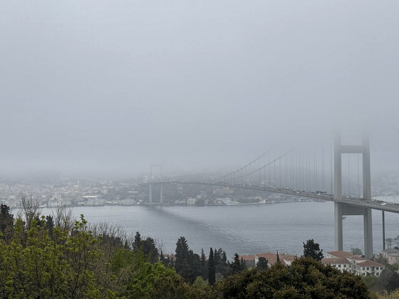 <p>Avrupa Yakası'nda, Beylikdüzü, Avcılar, Esenyurt, Büyükçekmece, Sultangazi ve Arnavutköy'de de sis etkili oldu.</p>