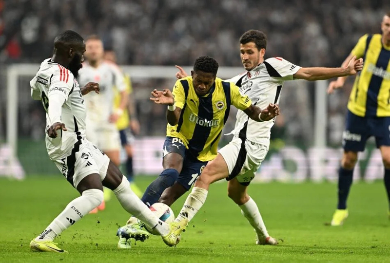 <p><b>SON GALİBİYET LUCESCU İLE</b></p><p>Yabancı teknik direktörler yönetiminde Fenerbahçe'ye konuk olduğu son yedi Süper Lig maçını kazanamayan Beşiktaş (5B 2M), son galibiyetini Şubat 2003'te Mircea Lucescu ile aldı (1-0).</p>