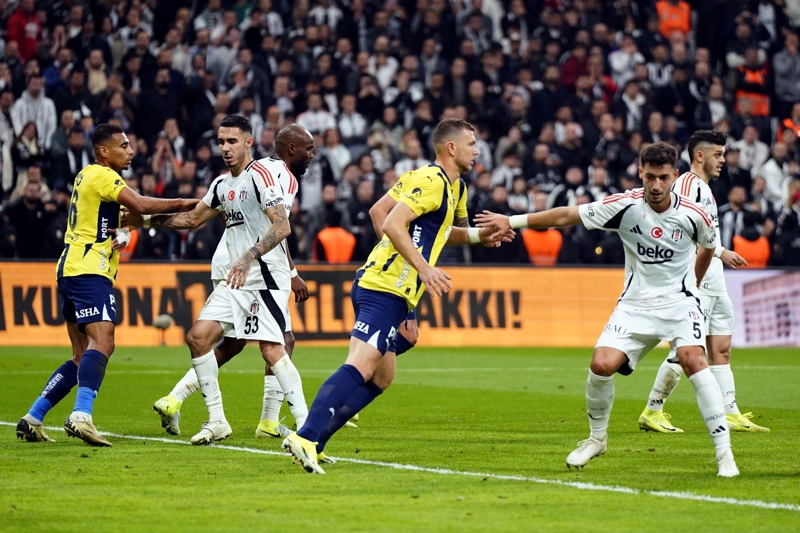 <p><b>BEŞİKTAŞ, 2004/05'TEN BERİ YAPAMIYOR</b></p><p>Bu sezon Fenerbahçe'yi konuk ettiği Süper Lig maçını 1-0 kazanan Beşiktaş, bu rekabette 2004/05'ten bu yana duble yapamıyor.</p>