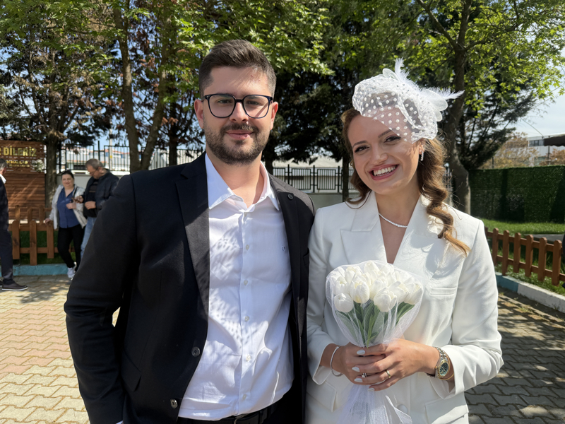 <p>Tekirdağ'da, 5 Mayıs 2025 gibi özel bir tarihte yaşanan yoğunluktan dolayı nikah dairelerinde 20 çiftin nikahı kıyıldı.       </p>