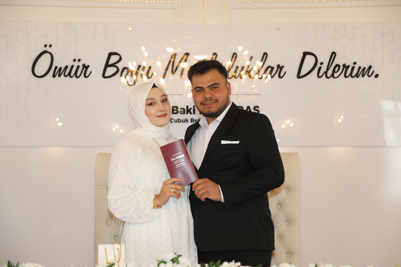 <p>Hasan Kamber ve Neslişah Yay da hayatlarını birleştiren isimler arasında yer aldı.</p>