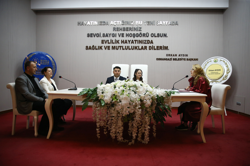 <p>05.05.2025 tarihini tercih eden Halil İbrahim Durak ve Melike Durak çiftinin nikahı, Osmangazi Belediyesi Evlendirme Dairesi ve Nikah Salonu'nda kıyıldı.</p>