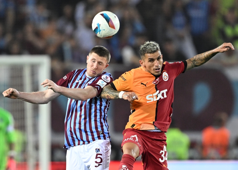 <p><b>TRABZONSPOR, İKİNCİ TAKIM OLABİLİR</b></p><p>Galatasaray ile karşılaştığı son Türkiye Kupası finalinde şampiyon olan Trabzonspor (1994/95), bu turnuva tarihinde Beşiktaş'ın (1997/98 &amp; 1993/94) ardından sarı-kırmızılı ekibe karşı üst üste iki final kazanan ikinci takım olabilir.</p>