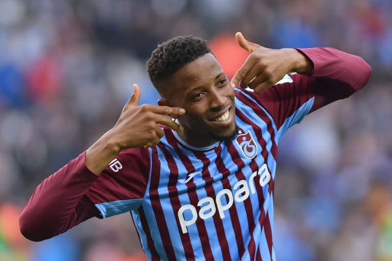 <p><b>KARİYERİNİN EN YÜKSEK SAYISINI EGALE EDEBİLİR</b></p><p>Bu sezon Trabzonspor formasıyla en fazla resmi maç golü atan oyuncu olan Simon Banza (22), kariyerinin en yüksek sayısını egale edebilir (2023/24'te 23 gol).</p>
