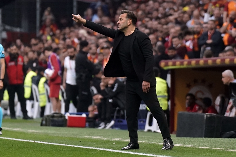 <p><b>OKAN BURUK, 5. HOCA OLABİLİR</b></p><p>Daha önce Akhisarspor'un başında Türkiye Kupası kazanan Okan Buruk (2017/18), bu turnuvada iki farklı takımla şampiyon olan beşinci teknik direktör olabilir (Necdet Niş, Samet Aybaba, Mustafa Denizli, Aykut Kocaman).</p>