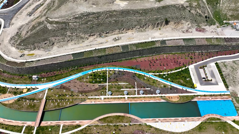 <p>Yaklaşık 200 bin metrekarelik alana kurulan projede 57 bin 863 metrekarelik yeşil alan, 22 bin 615 metrekarelik yaya yolu ve 135 araçlık otopark yer alıyor.</p>