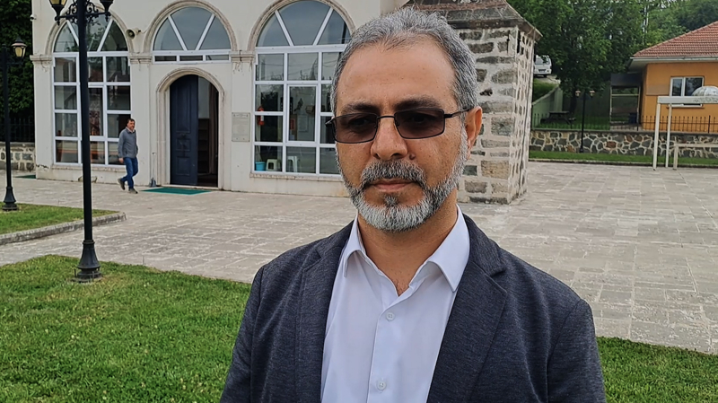 <p>Cami İmam Hatibi Mücahit Çoban, tarihi camiye şehir içinden ve dışından ziyaretçilerin geldiğini anlattı.</p>