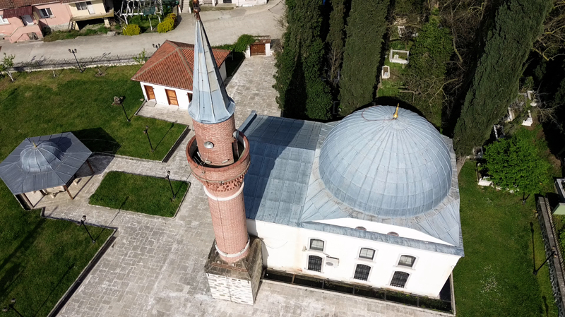 <p>Şehir dışından ve sosyal medyalardan araştıran ya da tarihini bilen insanlar Türkiye'nin dört bir yanından gelip ziyaret ediyorlar." dedi.</p>