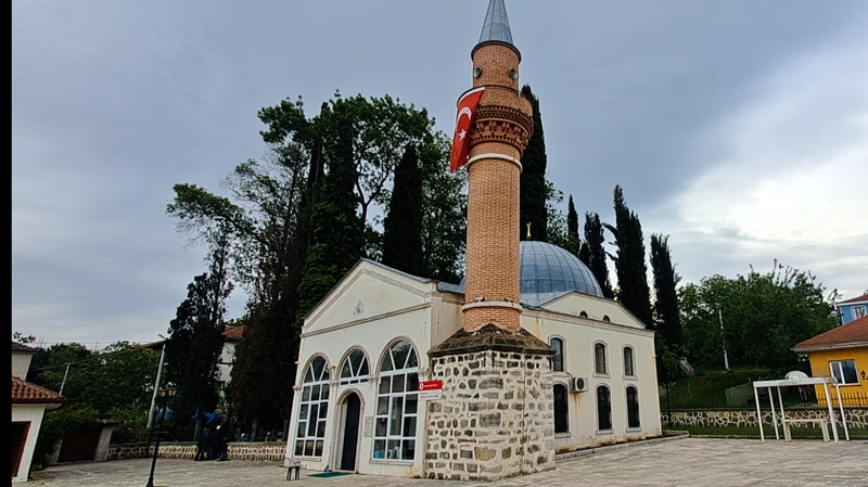 <p>Saraydan hafız Abdullah Refet Efendi adında bir imam görevlendirilir. Cemaatimiz yoğun, tarihi camiye ilgi var. </p>