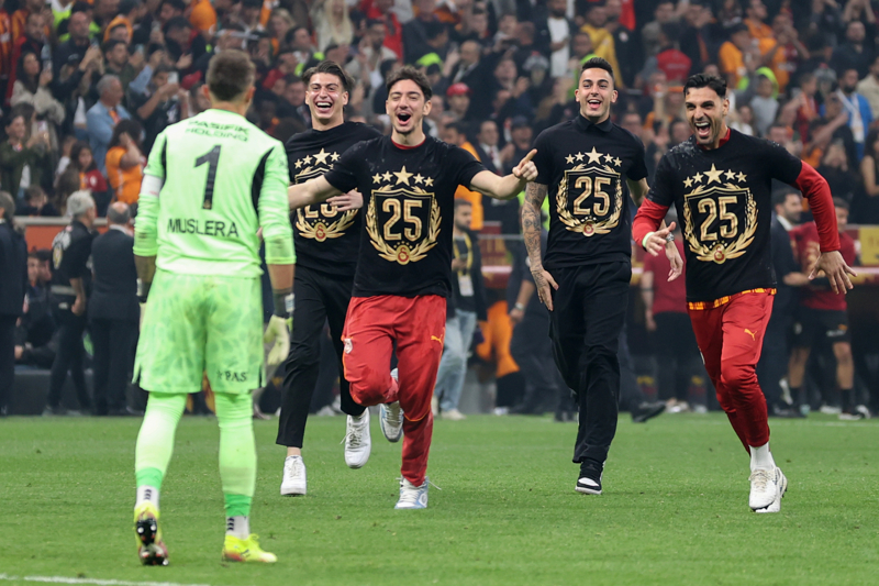 <p>Maç sonrası kaptan Fernando Muslera ve arkadaşlarının sevinci...</p>