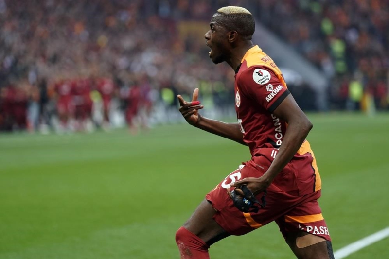 <p><b>JUVENTUS'A RET</b></p><p>Napoli merkezli Il Mattino'da yer alan habere göre, Osimhen, Juventus'un kendisine olan yoğun ilgisine rağmen İtalyan temsilcisine, "Hayır." dedi.</p>
