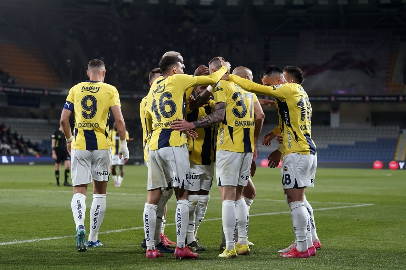 <p><b>SON MAÇ 3 GOLE KATKI VERDİ</b></p><p>Hatayspor forması giydiği ilk 12 Süper Lig maçının tamamında oyuna sonradan giren ve gol katkısı sağlayamayan Jonathan Okoronkwo, son hafta Adana Demirspor karşılaşmasına ilk 11 çıktı ve üç golde pay sahibi oldu (2 gol &amp; 1 asist).</p>