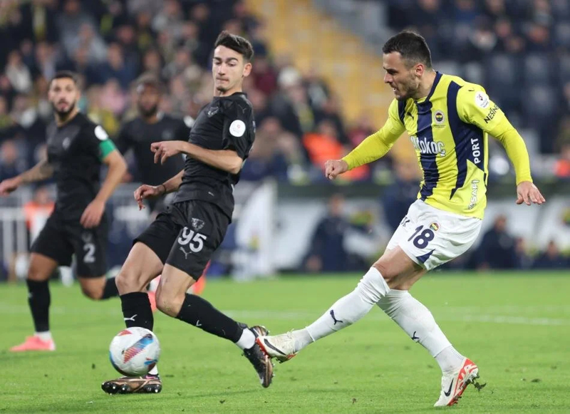 <p><b>EN BÜYÜK FARK BOUTOBBA'DA</b></p><p>Bu sezon Süper Lig'de attığı gol sayısı (10) ile yakaladığı beklenen gol değeri (4.23 xG) arasında pozitif anlamda en büyük fark olan oyuncu, Hatayspor forması giyen Bilal Boutobba (+5.77).</p>