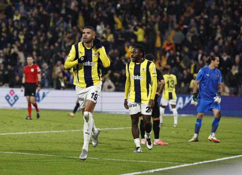 <p><b>EN NESYRI AVRUPA'DA ZİRVEDE</b></p><p>Süper Lig'de attığı son dokuz golün beşini kafayla kaydeden Fenerbahçe santrforu Youssef En-Nesyri, bu sezon Avrupa'nın 10 büyük liginde en fazla kafa golü atan oyuncu konumunda (10).</p>