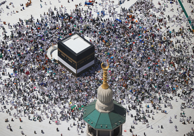<p>Malezya Bernama Haber Ajansı'nda muhabir olarak görev yapan Farhah Ruslan, "Maşallah Subhanallah, manzara çok güzel. Kabe'nin yerden 601 metre yüksekteki görünüşü çok güzel. Suudi medyasının davetiyle tüm bunları deneyimlemek müthiş." ifadelerini kullandı.</p>