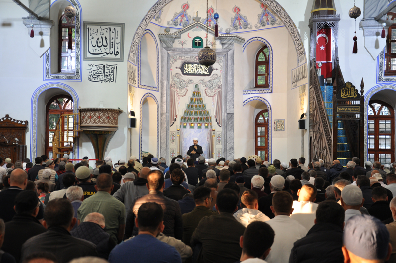 <p>Kurban Bayramı, Türkiye'nin dört bir yanında büyük bir coşku ve heyecanla kutlanıyor.</p>
