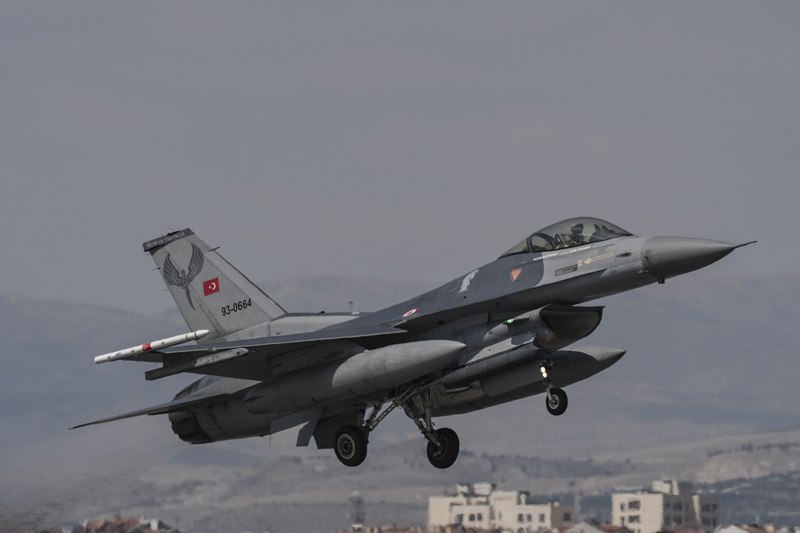 <p>Uluslararası bir eğitimde ilk kez savaş başlamadan önceki kriz safhası senaryolarının fiili uçuşlu olarak canlandırıldığını ifade eden Kuş, şunları kaydetti:</p>