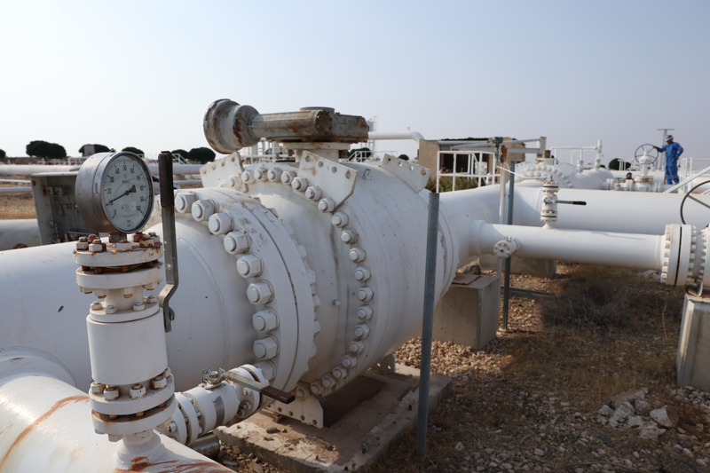 <p>Bayraktar, Suriye Enerji Bakanı Muhammed El-Beşir ile mayısta bir araya gelerek Suriye'nin savaş sonrası yeniden yapılanma sürecinde elektrik ve doğal gaz altyapısının güçlendirilmesine yönelik teknik destek ve işbirliği imkanlarını ele aldıklarını anımsattı.</p>