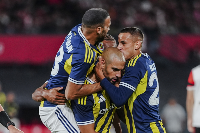 <p><b>FENERBAHÇE KADIKÖY'DE BAŞKA</b></p><p>Evinde oynadığı son dört Avrupa kupası maçının ikisini kaybeden Fenerbahçe (1G 1B), daha önceki 18 iç saha karşılaşmasında sadece bir mağlubiyet almıştı (14G 3B).</p>