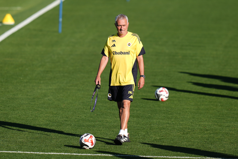 <p><b>ÜST ÜSTE YENİLMEK KİTABINDA YOK</b></p><p>Avrupa kupalarında görev yaptığı son iç saha maçında Fenerbahçe'nin başında Rangers'a 3-1 mağlup olan Jose Mourinho, Avrupa kupaları kariyerinde üst üste iki iç saha yenilgisi almadı. </p>
