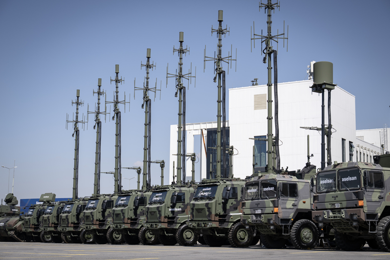 <p>"2004'te ASELSAN 2 bin çalışanı olan bir şirketken bu kararlarla muazzam bir ivmelenmeyi yakalayıp bugün 12 binden fazla çalışanı olan, Türkiye'nin en büyük, Avrupa'nın sayılı büyük şirketlerinden birine dönüştü.</p>