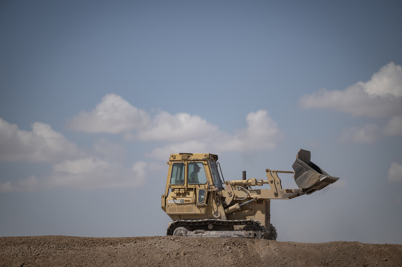 <p>Hava savunmada ilave ihtiyaçları karşılayacak tasarım ve üretim merkezlerini de bu vesileyle açtık." diye konuştu.</p>