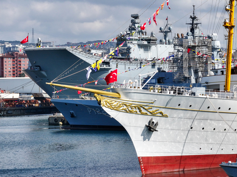 <p>Teknoloji ve savunma sanayisi tutkunlarını denizcilik odağında bir araya getiren 'TEKNOFEST Mavi Vatan', bugünden itibaren 30 ve 31 Ağustos'ta halkın katılımına açık olacak.</p>