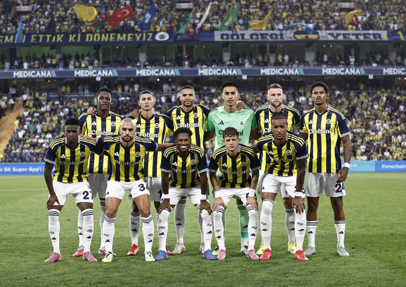 <p><b>F.BAHÇE'NİN DEPLASMAN KARNESİ</b></p><p>Deplasmanda oynadığı son iki Süper Lig maçını kazanamayan Fenerbahçe (1B 1M), üst üste 3+ dış saha karşılaşmasında galibiyet alamadığı son süreci Kasım 2021-Ocak 2022 arasında yaşadı (5 maç).</p>