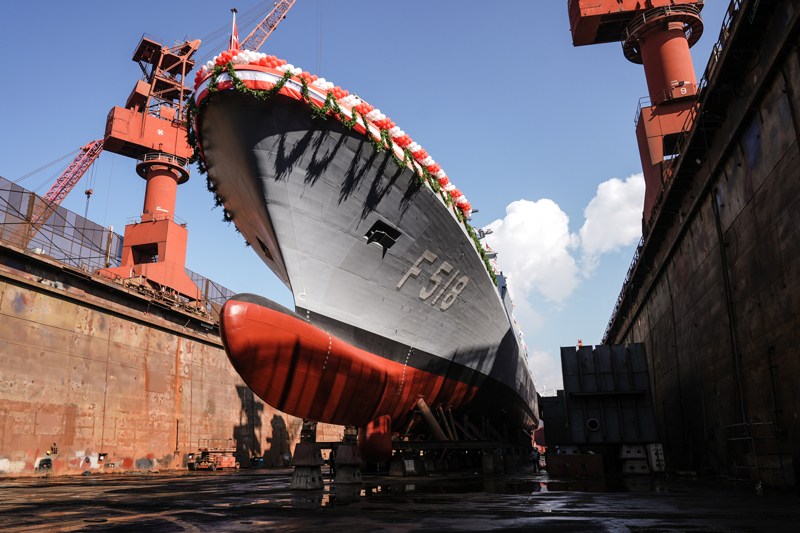 <p><b>HER TÜRLÜ HAVA ŞARTLARINDA BİRÇOK KRİTİK GÖREVİ İCRA EDEBİLİYOR</b></p><p><b><br></b></p><p><b><br></b></p><p>TCG İçel, 5 deniz durumuna kadar her türlü hava şartlarında üzerindeki imkan ve kabiliyetlerle, gözetleme, keşif, karakol, denizaltı savunma harbi, su üstü savunma harbi, hava savunma harbi, deniz hava harekatı, elektronik harp asimetrik tehditlere karşı öz savunma, arama kurtarma görevleri icra edebilecek. </p>