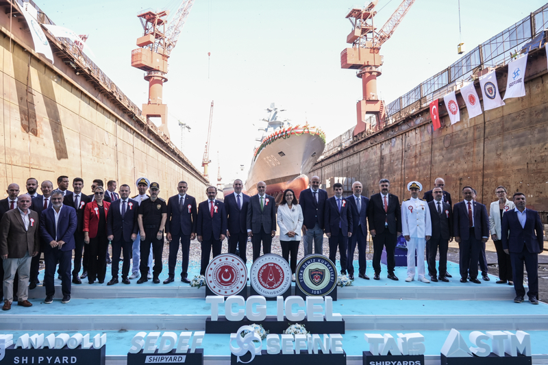 <p>Bu silahlar, yine yerli olarak üretilen 3D Hava ve Su Üstü Arama Radarı, Atış Kontrol Radarı, Elektro-optik Arama Takip Sistemi, Elektronik Harp Sistemi, Ağ Destekli ADVENT Savaş Yönetim Sistemi ile entegre edilecek.</p>