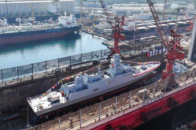 <p>Şeker, dört tersanenin dört ayrı insansız deniz aracı yaptığını aktararak, "Bunlardan ilkini Sefine-ASELSAN iş ortaklığı teslim etti. Diğer insansız deniz araçlarımızı da bu yıl bitmeden teslim etmeyi hedefliyoruz. Arkasından da bunların seri üretimleri ile ilgili sürecimiz devam edecek." ifadesini kullandı.</p>