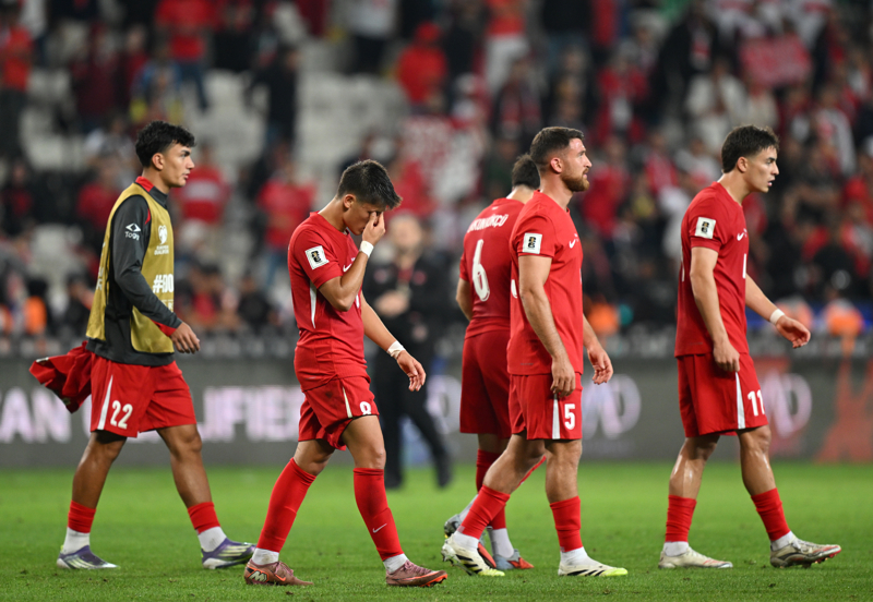 <p><b>"İSPANYA GÜÇLÜ BİR MESAJ VERDİ"</b></p><p><b>ESPN: </b>"Geçen Perşembe günü Bulgaristan'da 3-0 galibiyetle başlayan İspanya, bir kez daha güçlü bir mesaj verdi. Arsenal'den Mikel Merino hat-trick yaparken, Avrupa şampiyonu İspanya, Türkiye'de 6-0'lık ezici bir galibiyetle Dünya Kupası elemelerine başlangıç yaptı."</p>