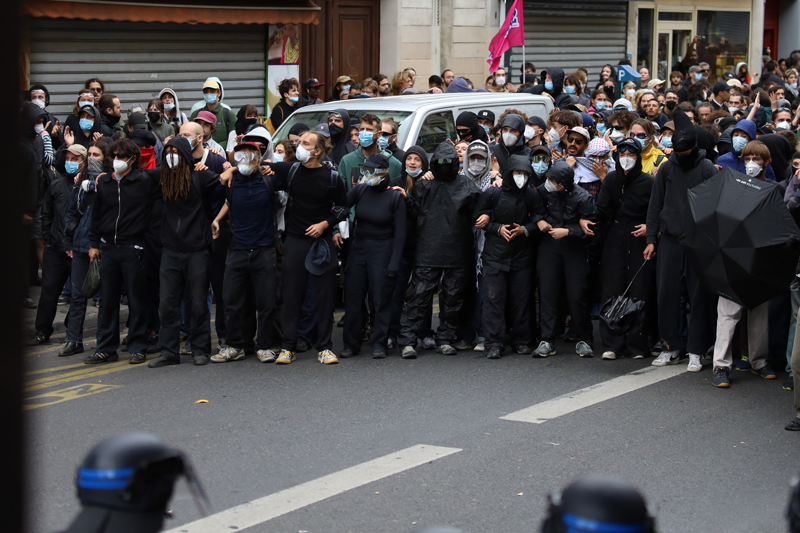 <p>Bu hafta den Franois Bayrou hkmetinin ileri Bakan Bruno Retailleau, basna yapt aklamada, gsterilerde u ana kadar yaklak 200 kiinin gzaltna alndn belirtti.</p>