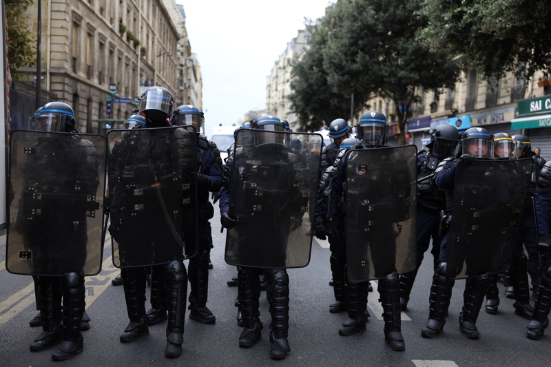 <p>Confederation Paysanne tarm sendikasnn ABD merkezli X irketinin sosyal medya platformundan yapt paylama gre, Haute-Vienne vilayetinde traktrleriyle eylem yapan iftiler, A20 otoyolunda trafii engellemek iin konvoy dzenledi.</p>