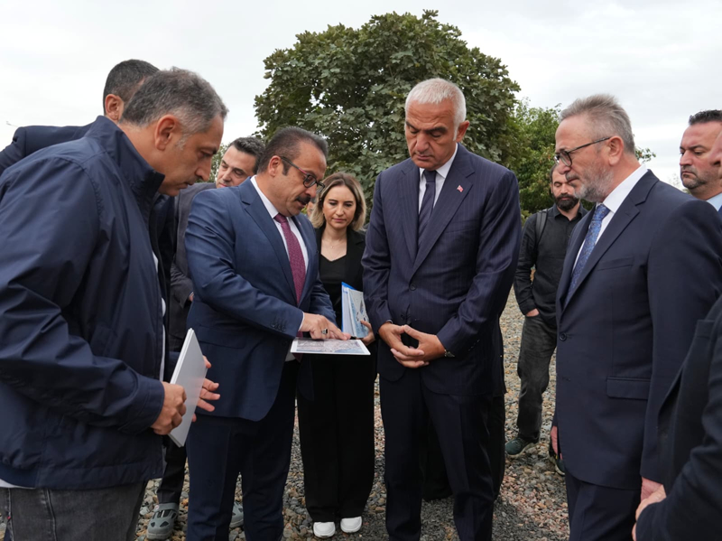 Tarihi Haydarpaşa Garı'nda, gar hizmetleri sürerken bir yandan da performans sanatları merkezi, kütüphane, tematik müze, <a href="#0" target="_blank">sergi</a> salonları ve atölyeler İstanbul'umuza kazandırılmış olacak. 