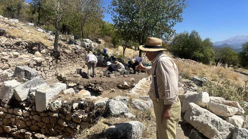 <p><b>- ANTİK KENT</b></p><p><b><br></b></p><p>Eğirdir Yuvalı köyünden Beyşehir Gölü'ne kadar uzanan geniş bir bölgeye sahip olan antik kentin çevresinde Tynada, Başören, Sırçalı ve Deliklitaş gibi yerleşmeler bulunuyor.</p>