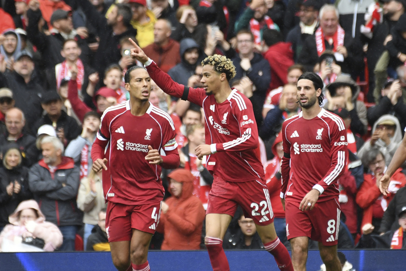 <p><b>İSTANBUL'DA KAZANAMADILAR</b></p><p>Galatasaray deplasmanında oynadığı iki maçı da kazanamayan Liverpool'un, Şampiyon Kulüpler Kupası/Şampiyonlar Ligi tarihinde en az üç kez konuk olup mağlup edemediği sadece iki rakibi bulunuyor: Chelsea (3B 2M) ve Napoli (3M).</p>