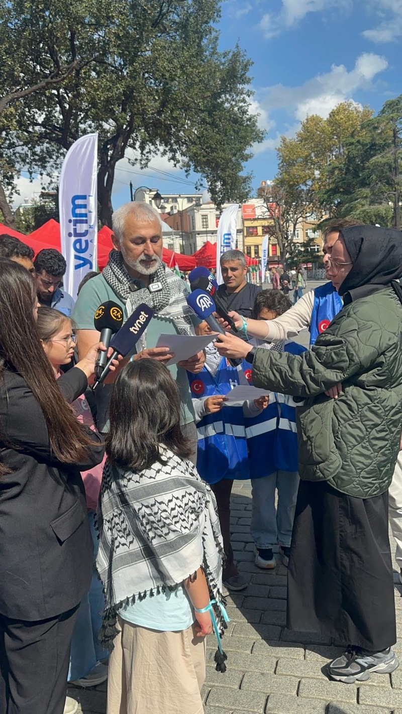 <p><strong>İstanbul'un kalbi Sultanahmet Meydanı, bugün anlamlı bir etkinliğe ev sahipliği yaptı.</strong></p>