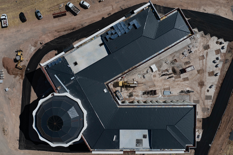 <p>'Sayn Genel Bakan bu arsay 15 yl evvel alm. Bugnn ii deil, dnn ii deil. Bunu da bir Alevi dedesine aldrm. Sonra bakasna devredilmi, en son Genel Bakanmza devredilmiti. Sayn Genel Bakanmz da Alevi dedelerine, Horasan Erenleri Dernekler Federasyonu ynetimine arsay hibe etti. Sonra da dendi ki, 'Buraya bir proje yapn, bir cemevi, bir dergah, bir klliye olsun.'</p>