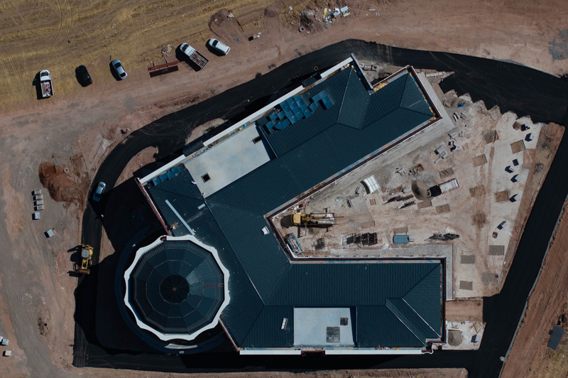 <p>Cem salonundaki her ayrntnn zel olarak planlandn anlatan Yldrm, 'Cem salonunda snmeyen ate ve su figr yer alyor. Yani her ey dnlm, her ey ok gzel ekilde projeye yanstlm. Ve o proje de u anda hayata geiyor.' diye konutu.</p>