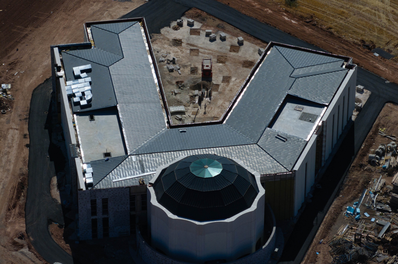 <p>'11 Ekim, Hac Bekta'n Hakk'a yrd gndr. Onun da zel bir anlam var. Emei geen, yardmc olan btn kurumlara, kiilere, her yere davetiyeyi iletiyoruz.' diyen Yldrm, cemevinin ilk etapta gnbirlik hizmet vereceini syledi.</p>