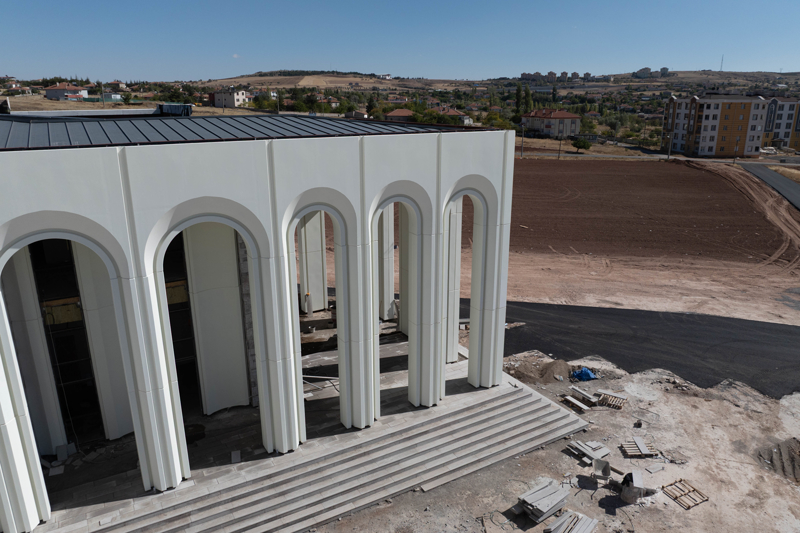 <p>Klliyenin ikinci etabnda yer alan mobilya ve i dizayn almalarnn iki ay iinde tamamlanacan belirten Yldrm, 'kinci etap da ksa srede bitirilecektir.' bilgisini paylat.</p>