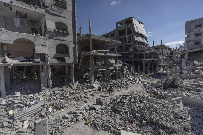 <p>Ateşkesle birlikte yüz binlerce Filistinli günlerdir konvoylar halinde gece gündüz demeden evlerine dönmeye çalışıyor. Burada onları motive eden duygu ise geride bıraktıkları "evlerine" yani onların tabiriyle "vatana" dönüş.</p>