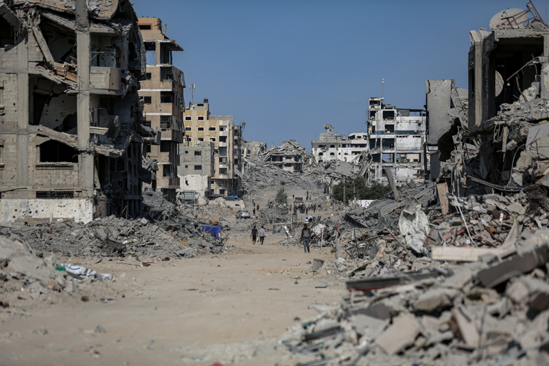 <p>İsrail'in 2 yıl süren saldırılarından geriye kalan patlayıcılara dikkati çeken Basal, bu patlayıcıların Gazze'deki Filistinliler için büyük tehdit oluşturduğunu ifade etti.</p>