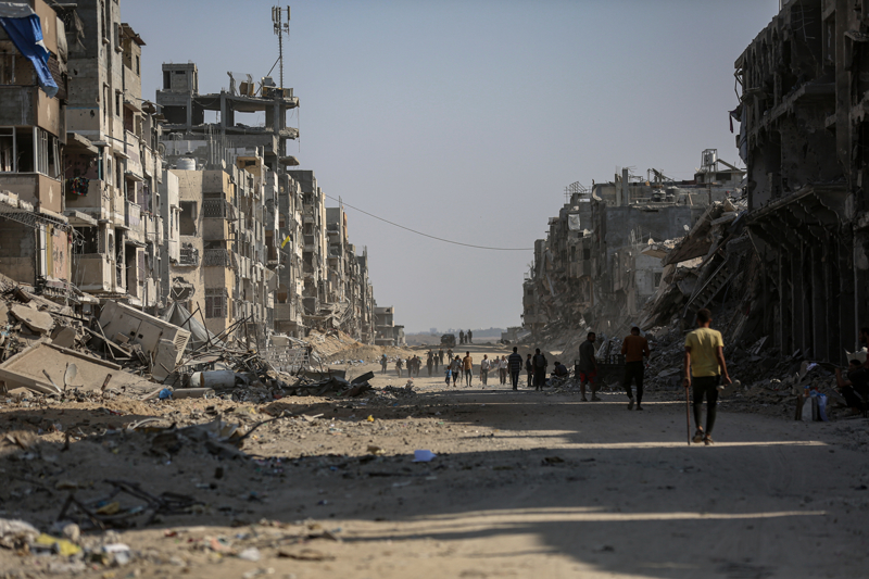 <p>Gazze'de İsrail saldırılarında hayatını kaybeden 10 binden fazla Filistinlinin cenazelerinin enkaz altında olduğuna işaret eden ve ekipman sıkıntılarına değinen Basal, "Enkaz altındaki 10 binden fazla kişinin cenazesini çıkaracak imkanımız yok" ifadelerini kullandı.</p>